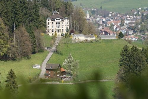 Haupthaus mit Buurehüsli