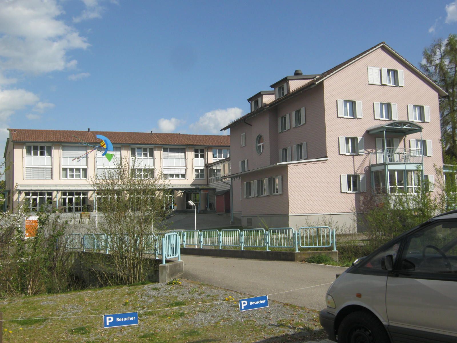 Die Wohnheime Haus Ost und Haus Nord aus westlicher Sicht