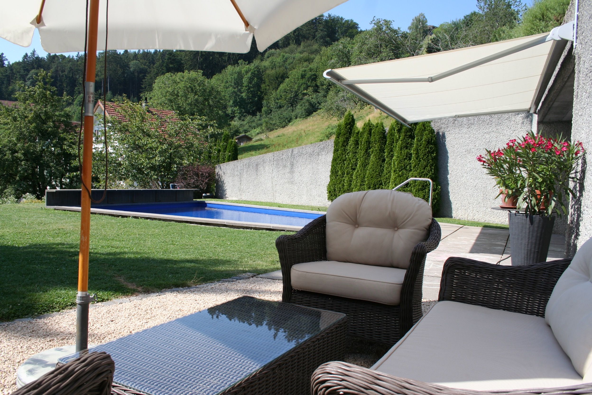 Gartenanlage mit Swimming-Pool