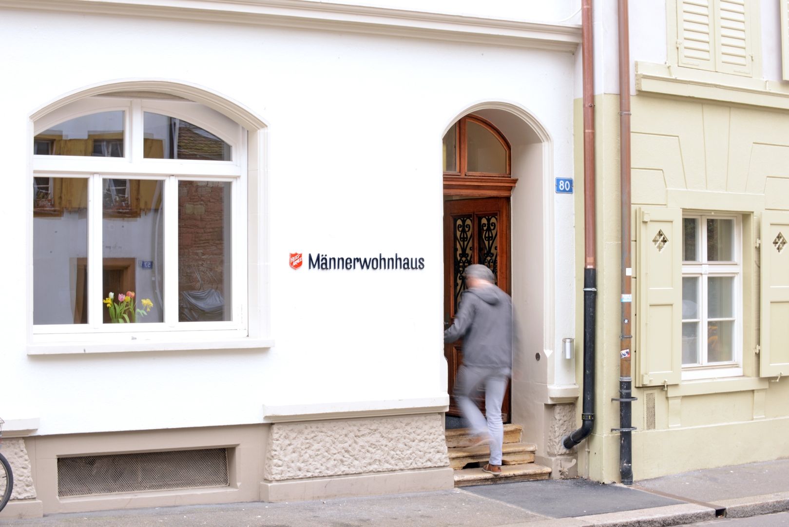 Eingang Rheingasse Männerwohnhaus