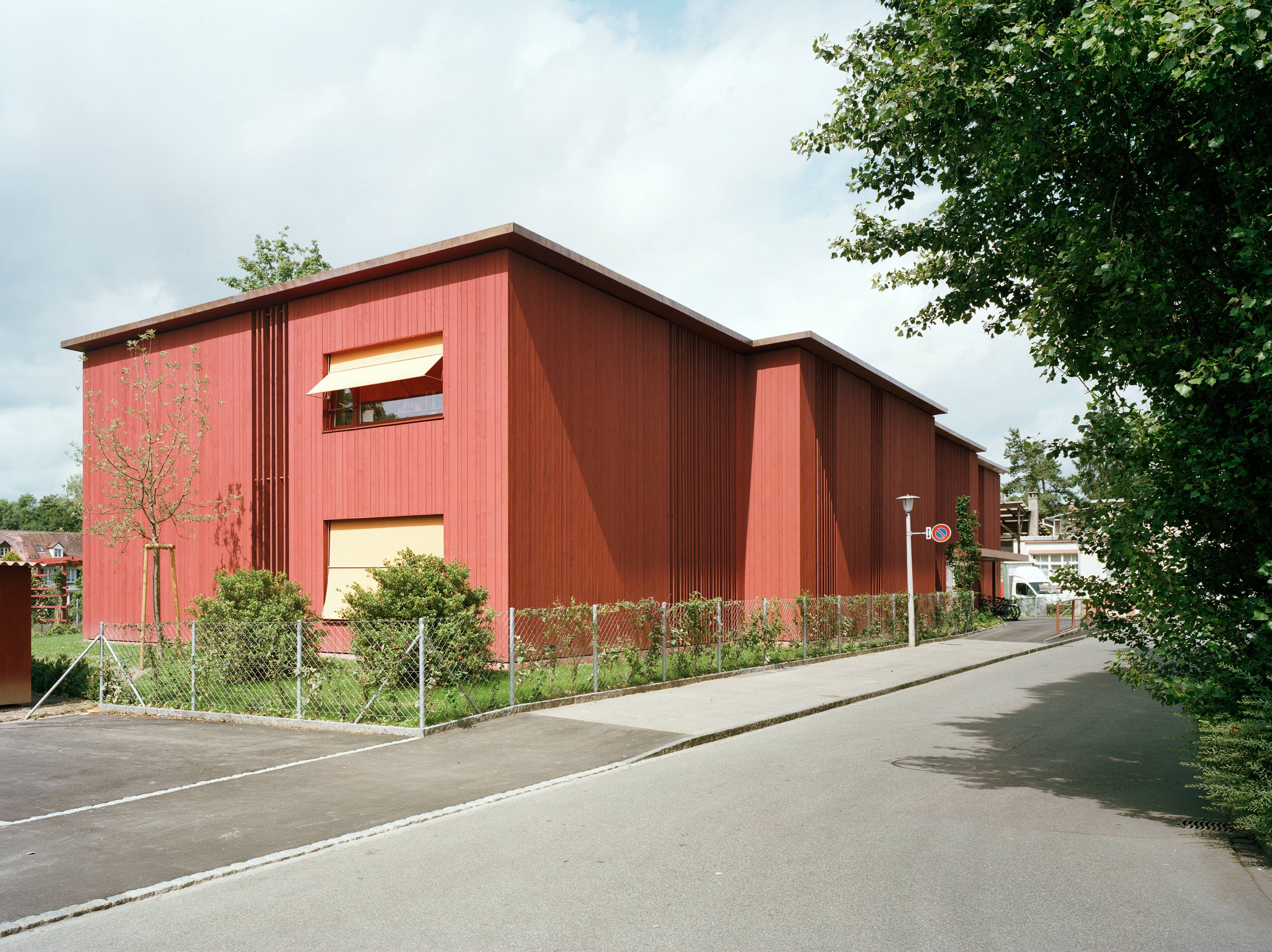 Blick auf das Haus Birsstegweg und den Eingangsbereich
