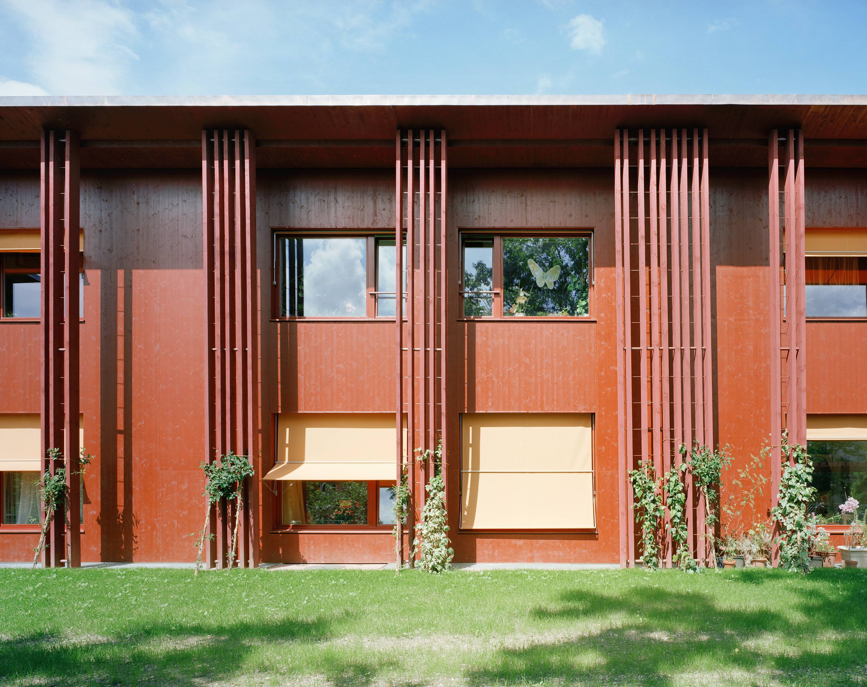 Blick auf den Garten und die Zimmer