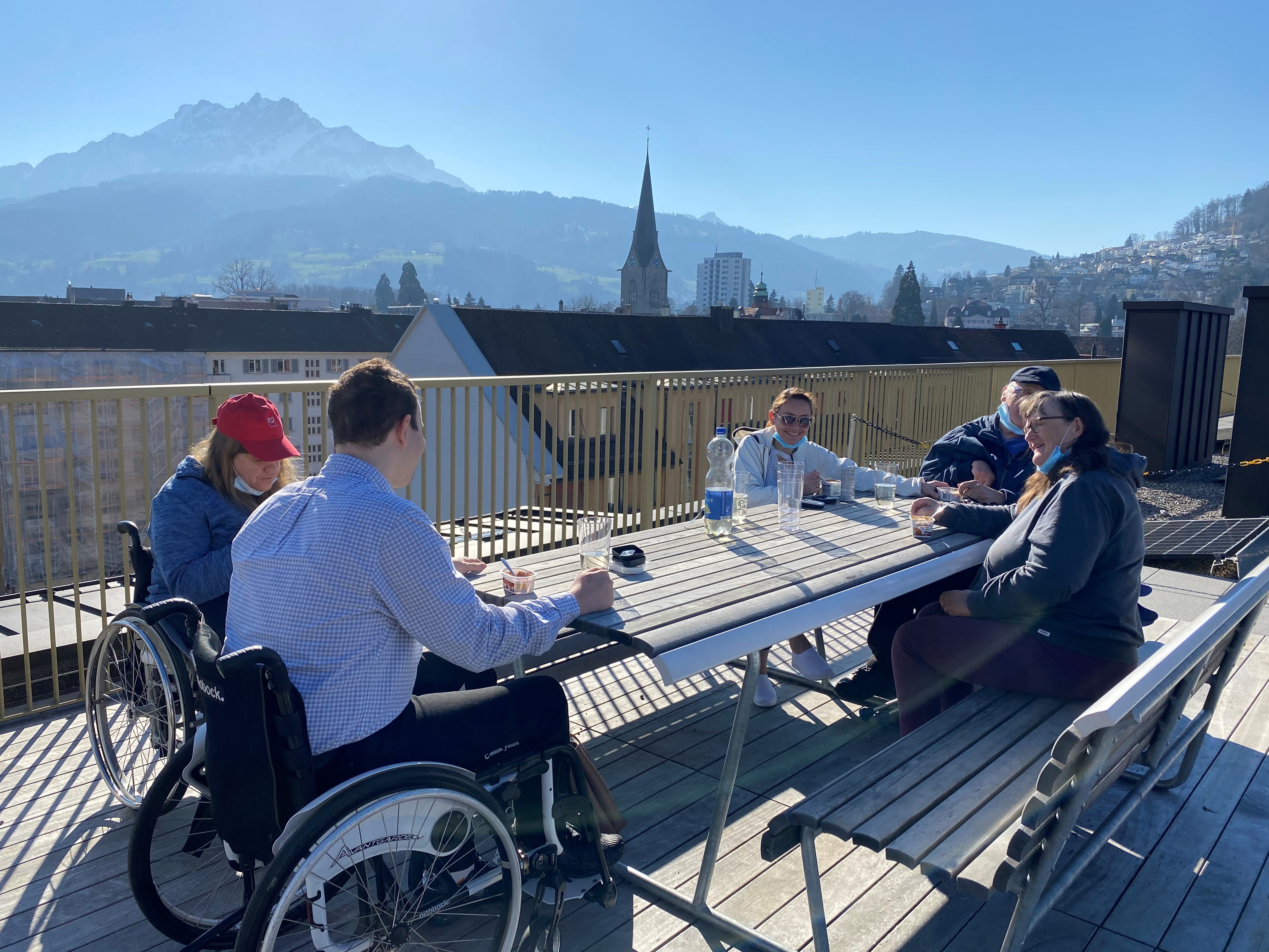 Dachterrasse zur gemeinsamen Nutzung mit den Bewohner*innen der Überbauung