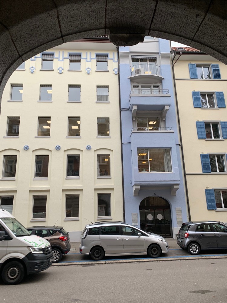 Wöchentlicher Besuch einer Fachperson in der eigenen Wohnung in der Stadt Zürich
