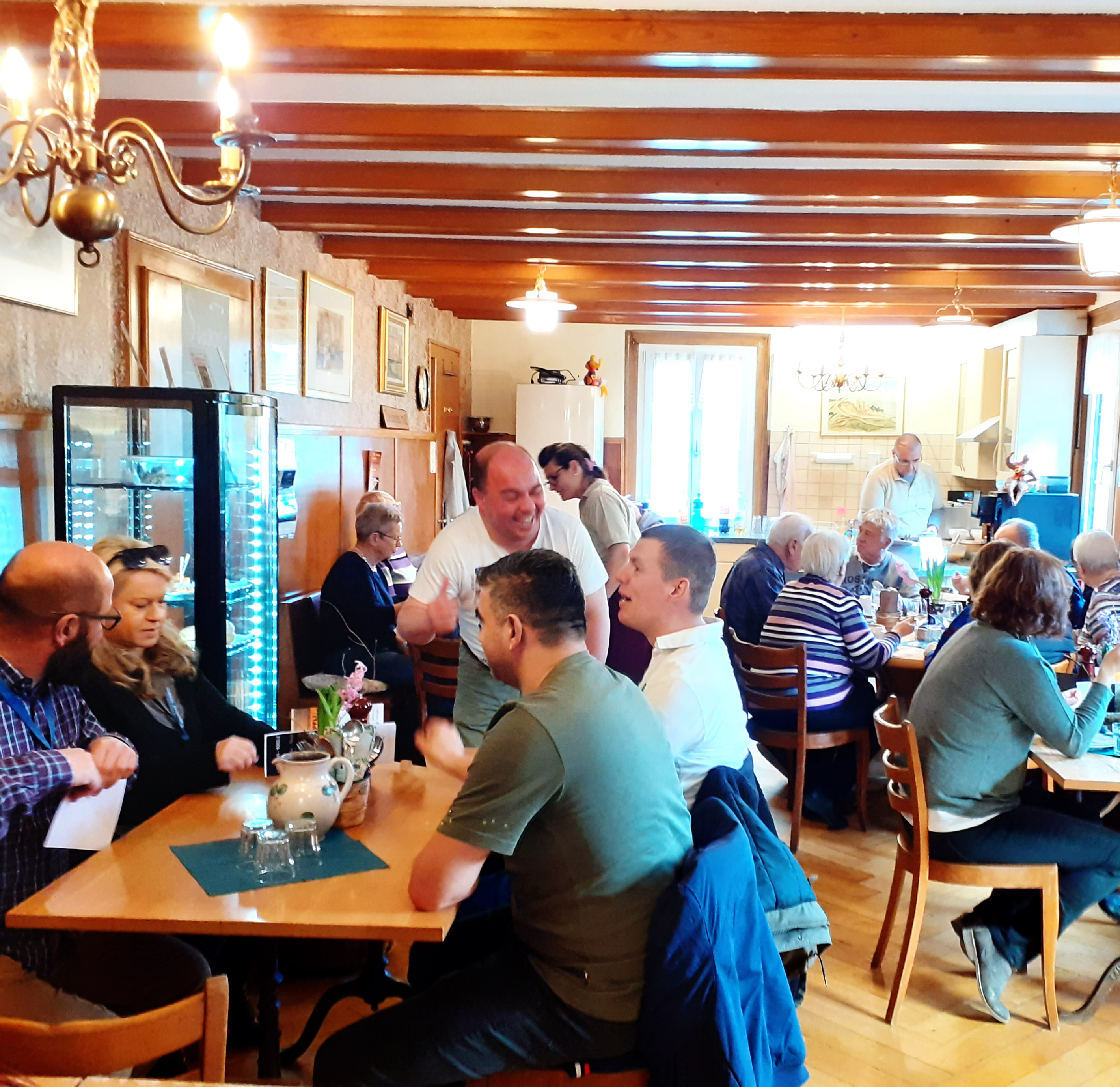 Bedienen im LANDHAUS-Beizli