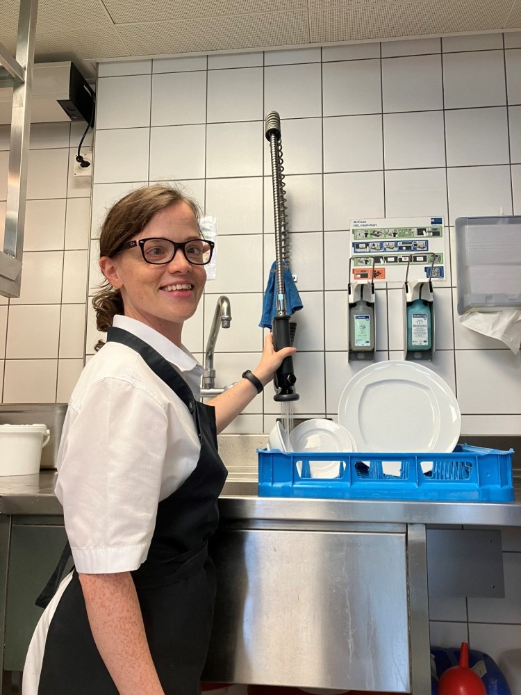 Mitarbeiter/in Allrounder Abwasch & Reinigung im Gasthaus Hans im Glück in Kloten (Graswinkel)
