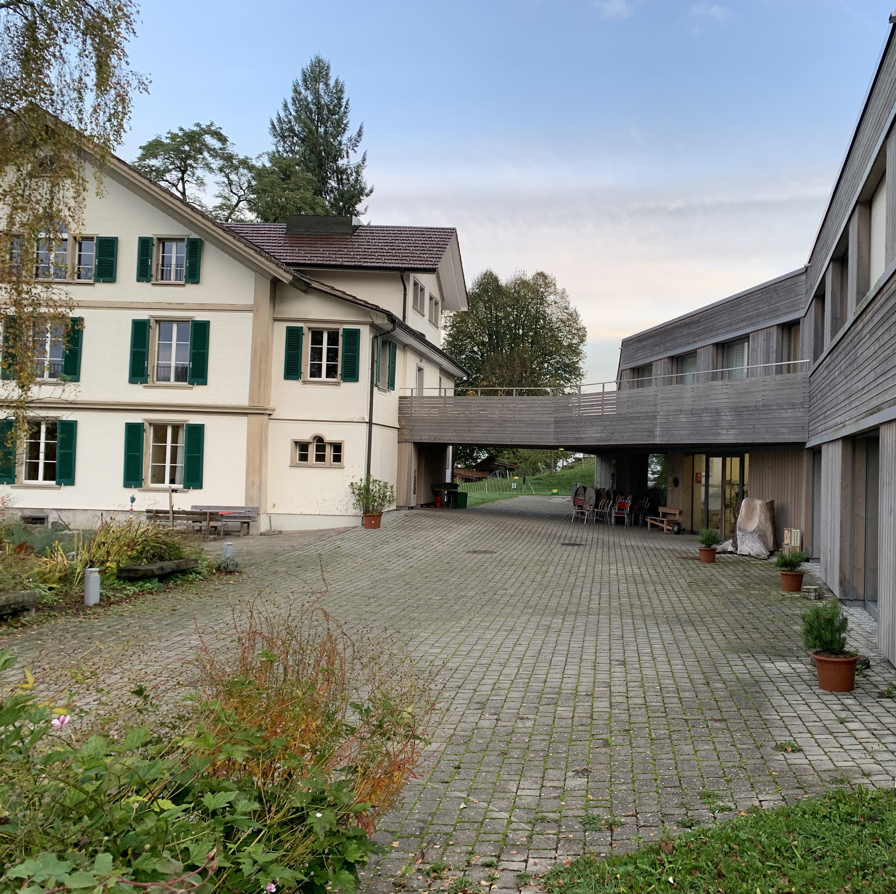 Villa und Neubau