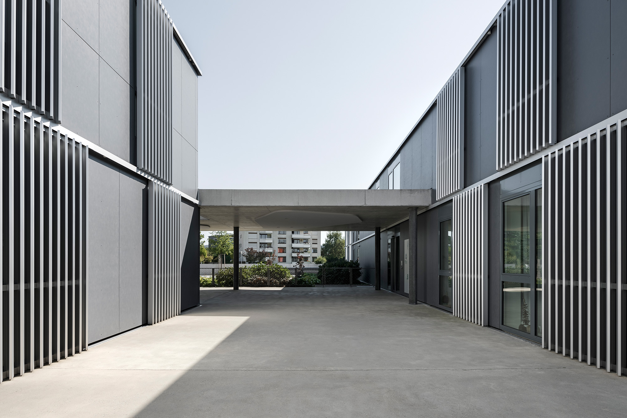 Zwischengang Wohnhaus und Hauptgebäude