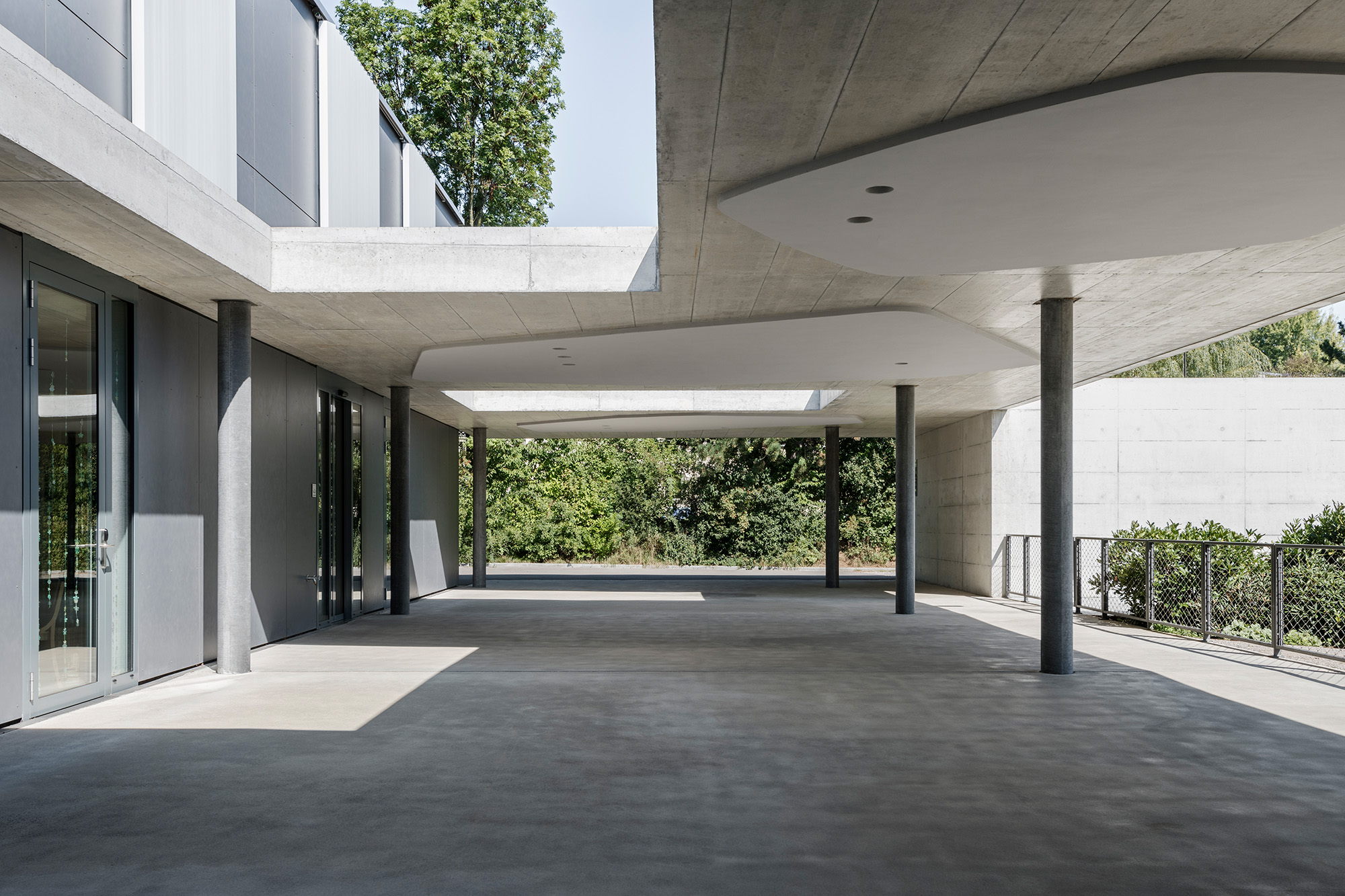 Zwischengang Wohnhaus und Hauptgebäude